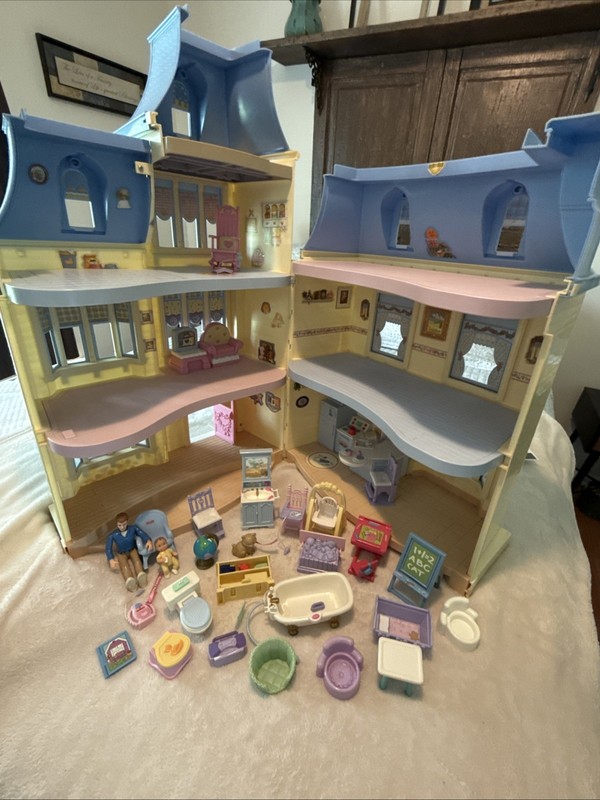 Vintage 2003 Fisher Price Loving Family Sweet Sounds Victorian Mansion Dollhouse