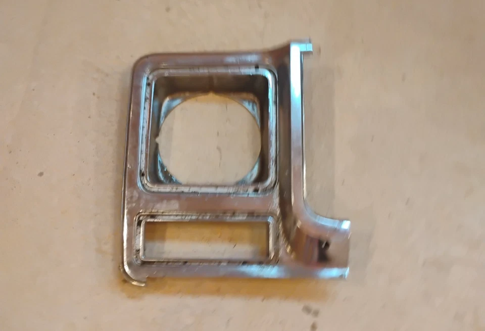 原始设备制造商 1979 雪佛兰 GMC 卡车 C10 K10 方形车身右手车头灯边框装饰 — 第 3/4 张图片