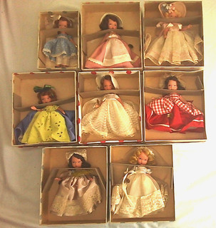 Lotto di 8 bambole vintage Nancy Ann scatole ed etichette da polso.