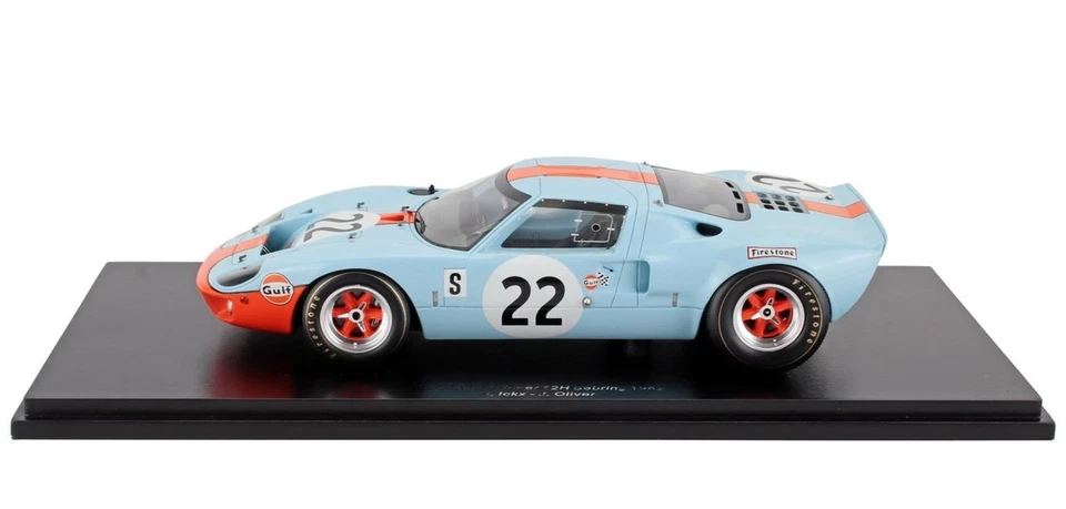 Ford GT40 #22 Winner Sebring 1969 1/18 Scale Model Car Gulf Livery by Spark - Image 4 of 4