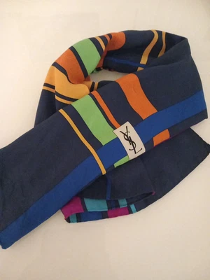 Foulard Yves Saint Laurent Haute Couture 100% Soie - Boîte D'origine, état Neuf, Motif Géométrique Vert