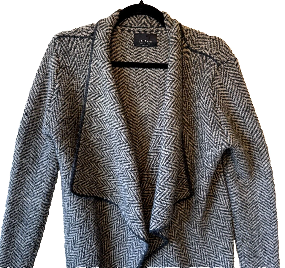 Cárdigan Suéter ZARA Pequeño Espiga Marrón Oscuro Negro Frente Abierto Borde Negro Foto 3 de 4