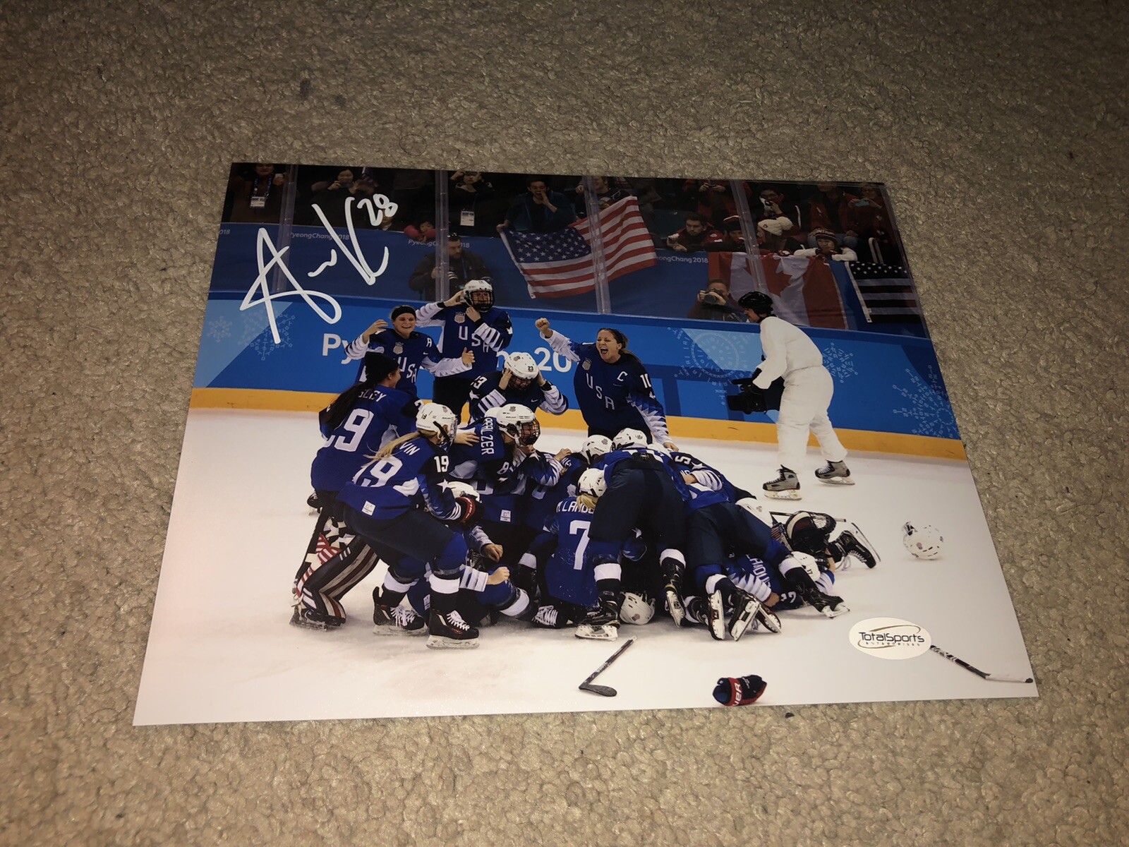 AMANDA KESSEL HAND SIGNED TEAM USA HOCKEY OLYMPICS GOLD 8X10 PHOTO #3 TSE COA 
