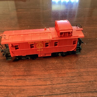 AHM Caboose ~ Baltimore & Ohio ~ Western Style Rd# B&O 4068 - HO