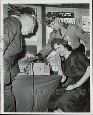 1962 Press Photo Massachusetts officers demonstrate the alcoholic detector unit