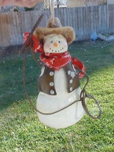 ROPING SNOWMEN COWBOY  ORNAMENT  WESTERN MARSHALL BADGE  WITH LASSO NEW!