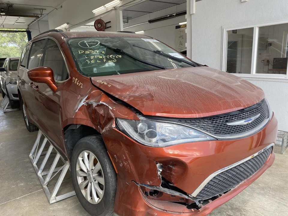 Used Right Door Mirror fits: 2018 Chrysler Pacifica power heated manual folding - Image 3 of 4
