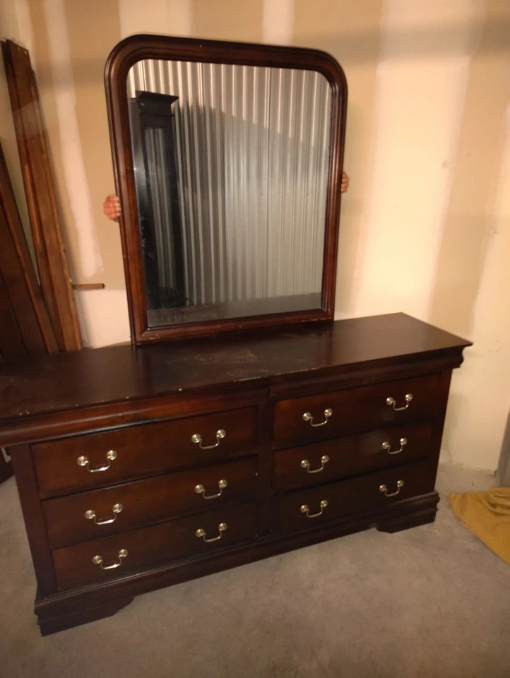 Cómoda de 6 cajones de madera real de 60 pulgadas con espejo grande perfecta para dormitorio color cereza Foto 2 de 4