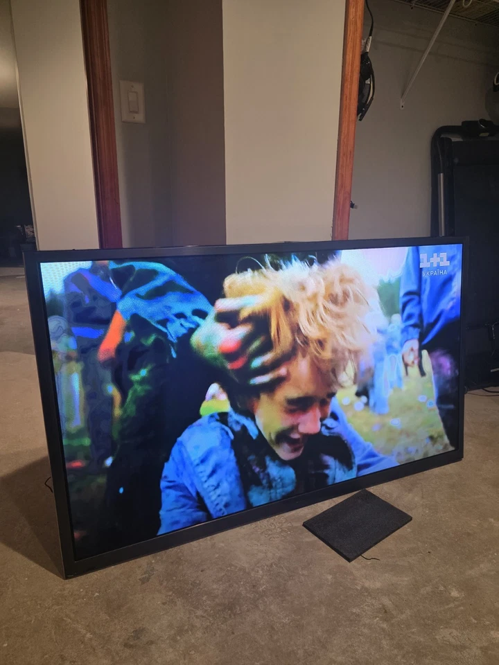 Samsung Smart TV PN64F8500 Full 3D 1080p HD Plasma Internet TV - Image 2 of 4