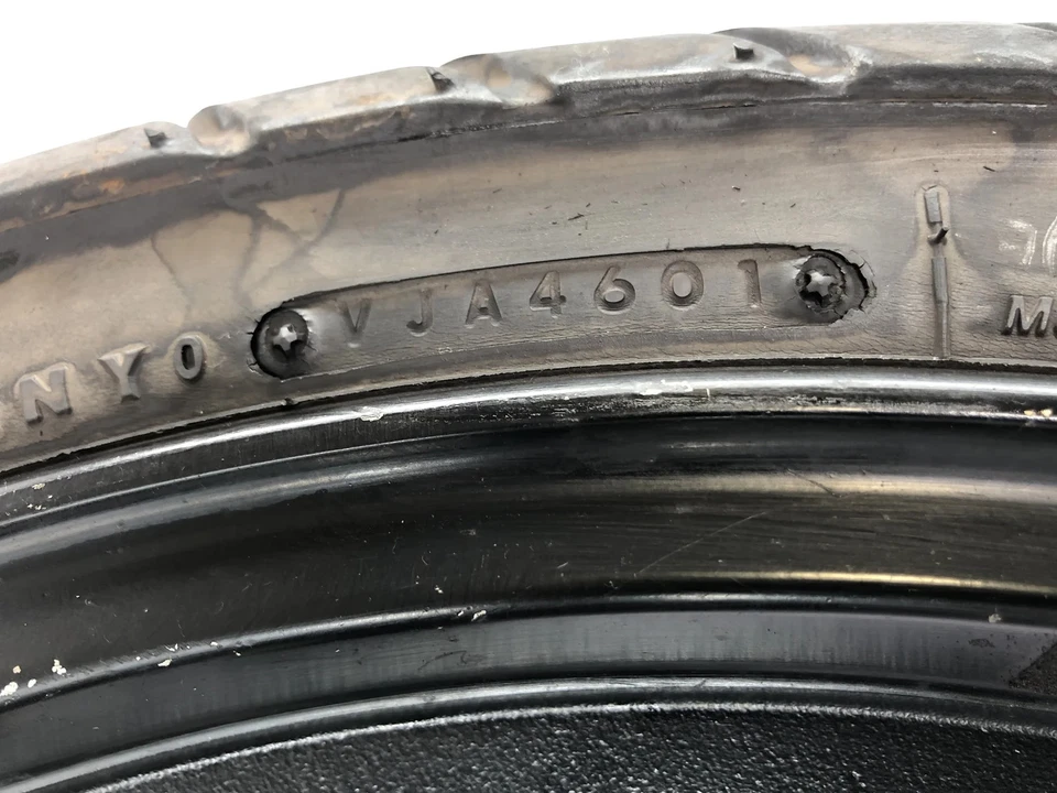 Triumph Daytona 900 T300 [1993] - Llanta delantera rueda 3,50 x 17" Foto 2 de 4