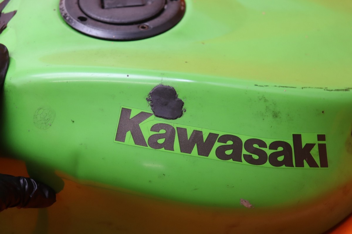 米国製ガソリンタンク 2004-2005 KAWASAKI NINJA ZX10R OEM GAS TANK FUEL CELL PETROL