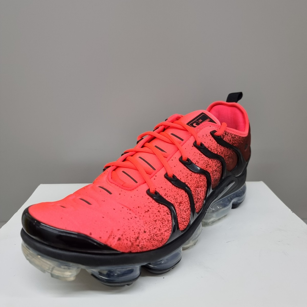 nike vapormax plus flash crimson