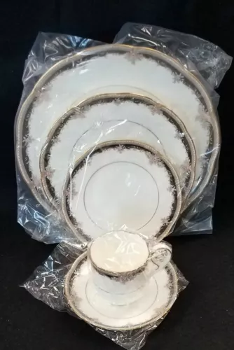 NORITAKE PALAIS ROYAL 20 Piece Set, 5 Piece Setting For 4