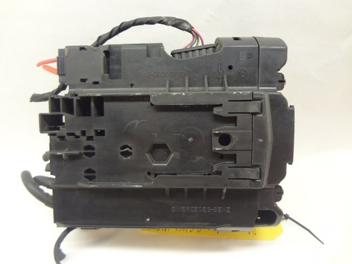 Mercedes C-Class, W204 Fuse Box Front Power OEM 2045403550 GB0197 - Picture 2 of 8