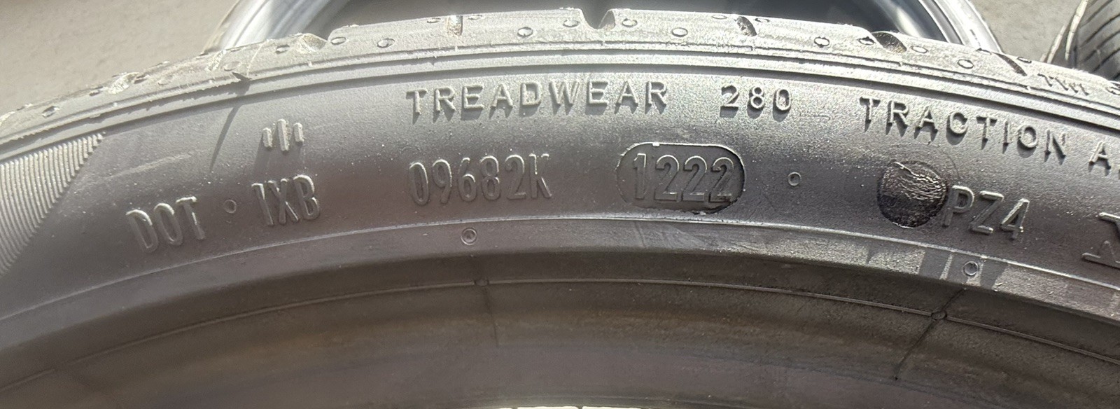 McLaren GT Tires Set P/N 3868200