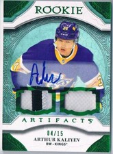 2020-21 ARTIFACTS ROOKIE AUTO PATCH MATERIAL EMERALD ARTHUR KALIYEV 04/15 KINGS