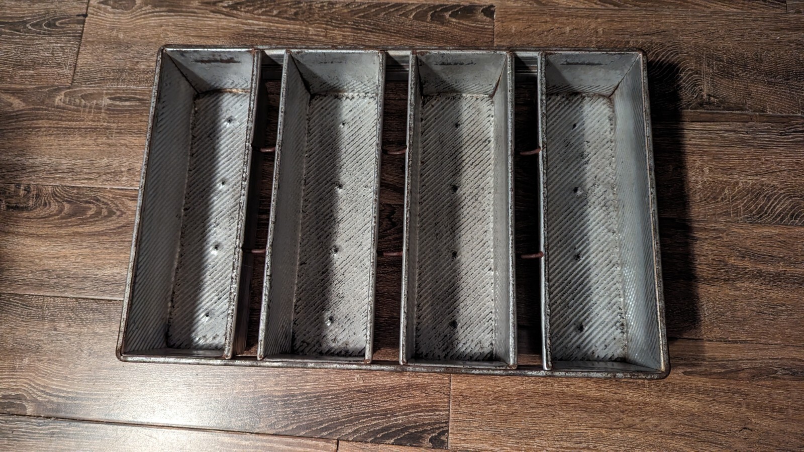APC COMMERCIAL Welded BREAD LOAF PANS 4 Strap LOAF PANS USED