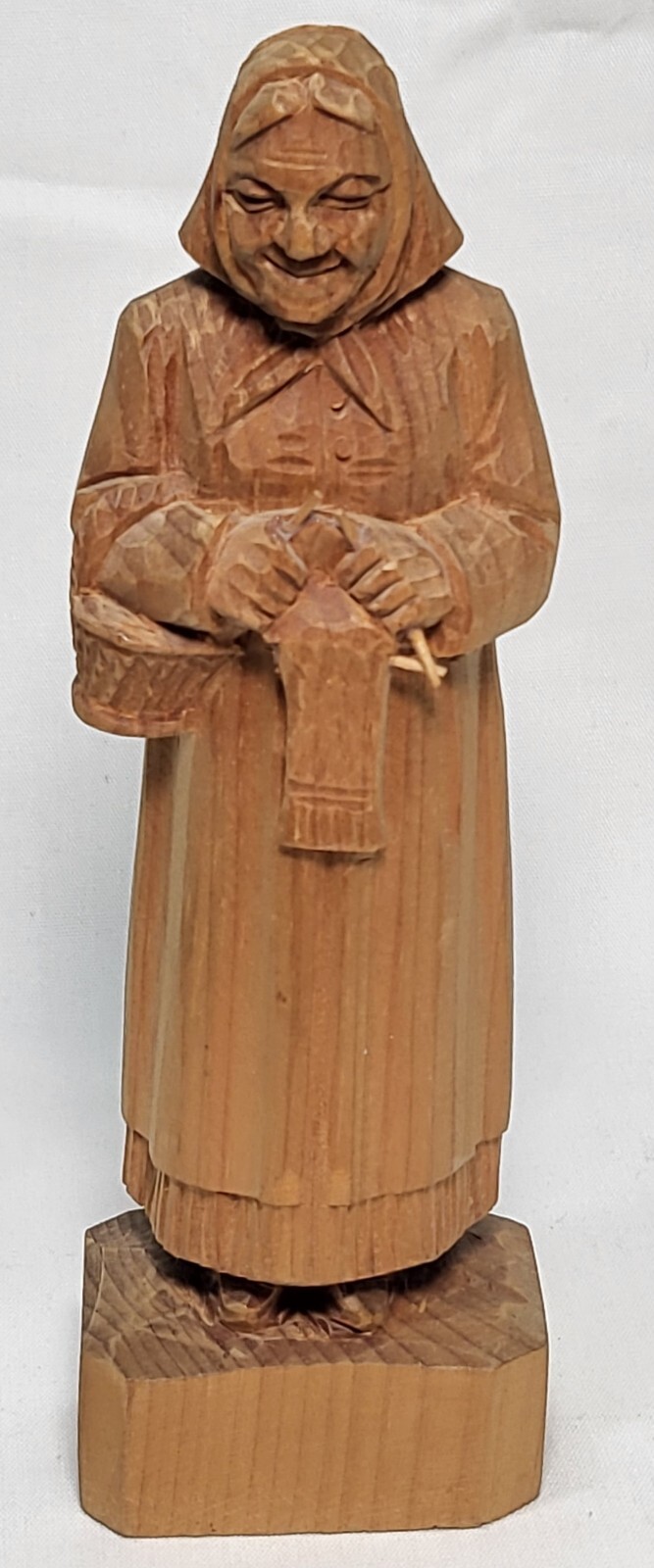 Gröden Figur stehend alte Dame Frau stricken Holzschnitzerei Größe 18 cm