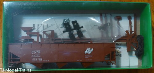 Bowser #691-11024 (Rd #67137) CNW/CMO Numbers 70 Ton Offset Hopper kit(HO Scale) | Zustand: New