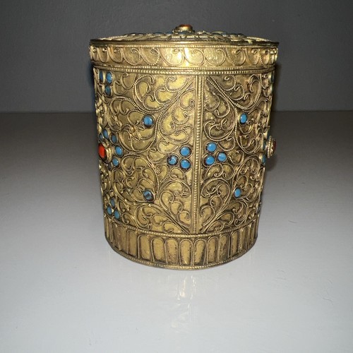 Caja de baratijas de latón vintage ornamentada Tíbet Nepal bote con tapa coral turquesa - Imagen 2 de 15