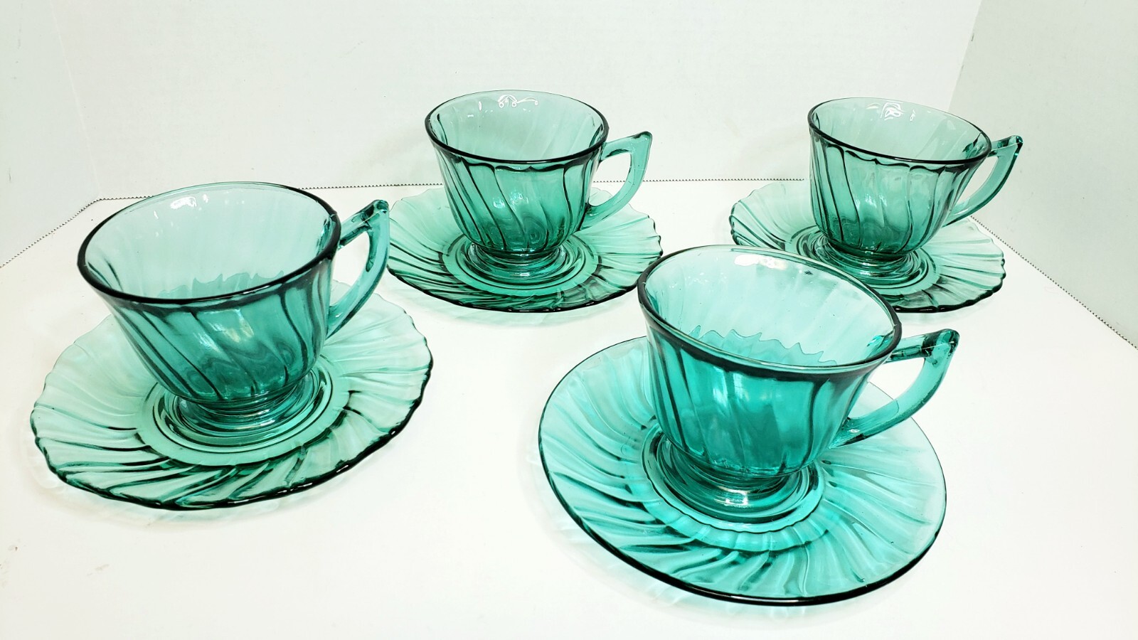 Vintage Set of 4 Jeannette Glass Green Swirl Cups And Saucers 1937