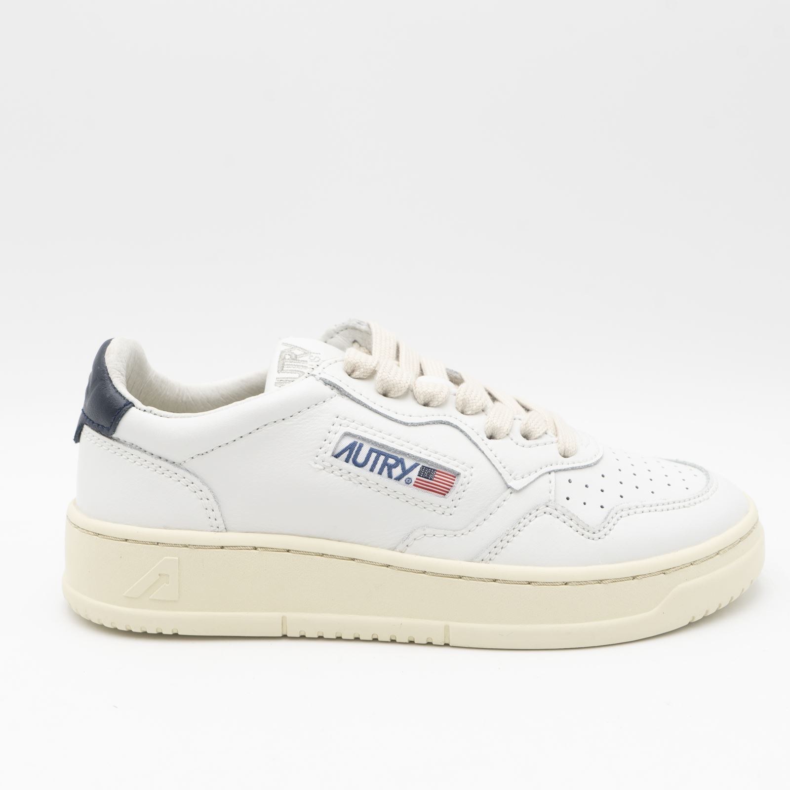 AUTRY Womens Trainers Medalist Low Top White Navy Leather Lace Vintage