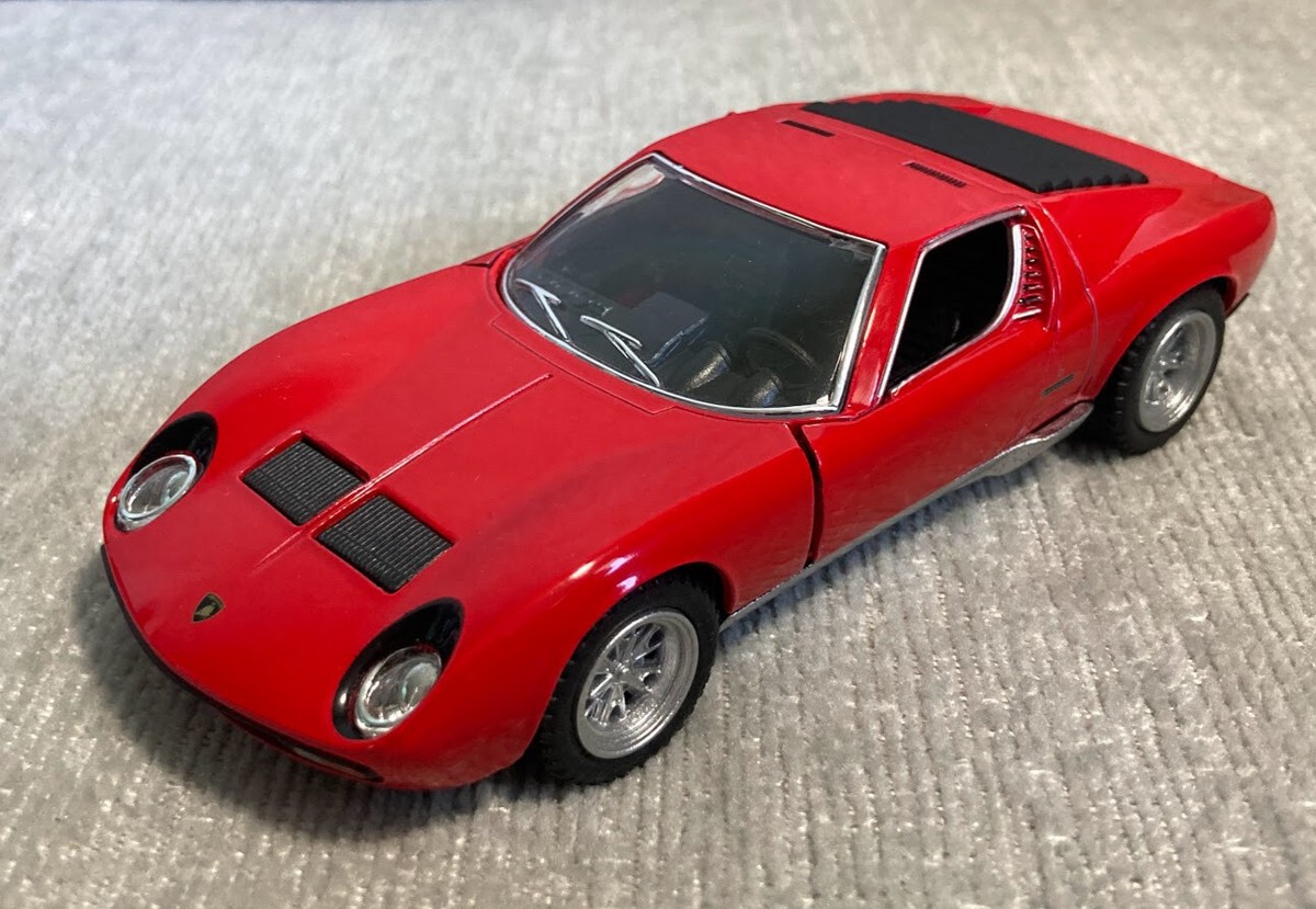 1971 Lamborghini Miura P400 SV 1:34 Scale Diecast Model