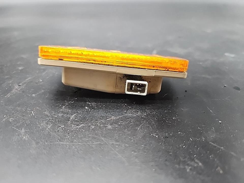 PARAGOLPES DELANTERO BMW E28 E30 AMARILLO DERECHO IZQUIERDO OEM 1364175 M5-11 Foto 4 de 4