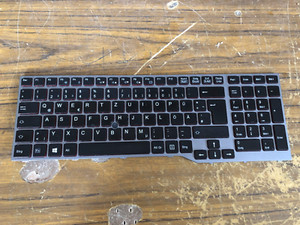 Notebooktastatur Original  Fujitsu LifeBook E753 E754 E756 E55 mit Mausstick