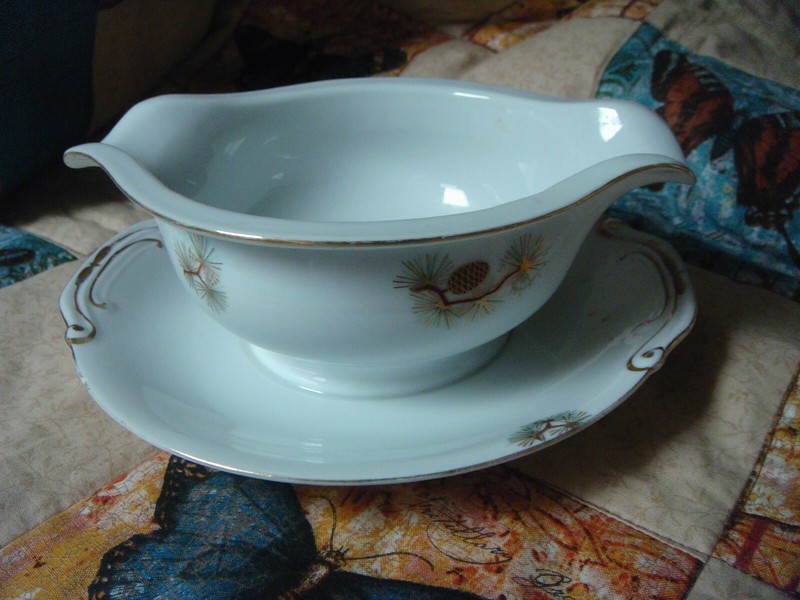 Fukagawa Arita Vintage gravy bowl w/plate Japan pinecones acorns hand painted