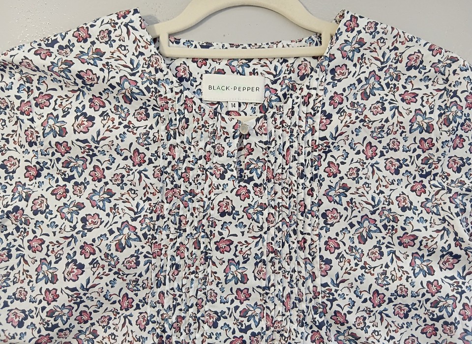 BLACK PEPPER floral pattern cotton top size M 10 12 T shirt short sleeve blouse
