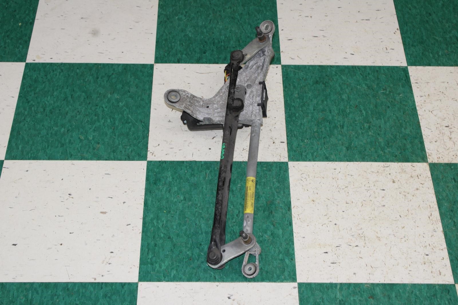 Maserati Ghibli 2014-2022 Front Windshield wiper motor