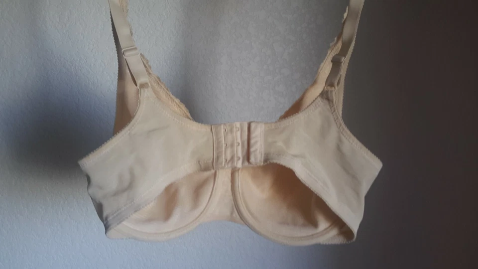  Sutiã Breezies 36D UltimAir cobertura total sem costura com aro A08737 usado - Imagem 2 de 4