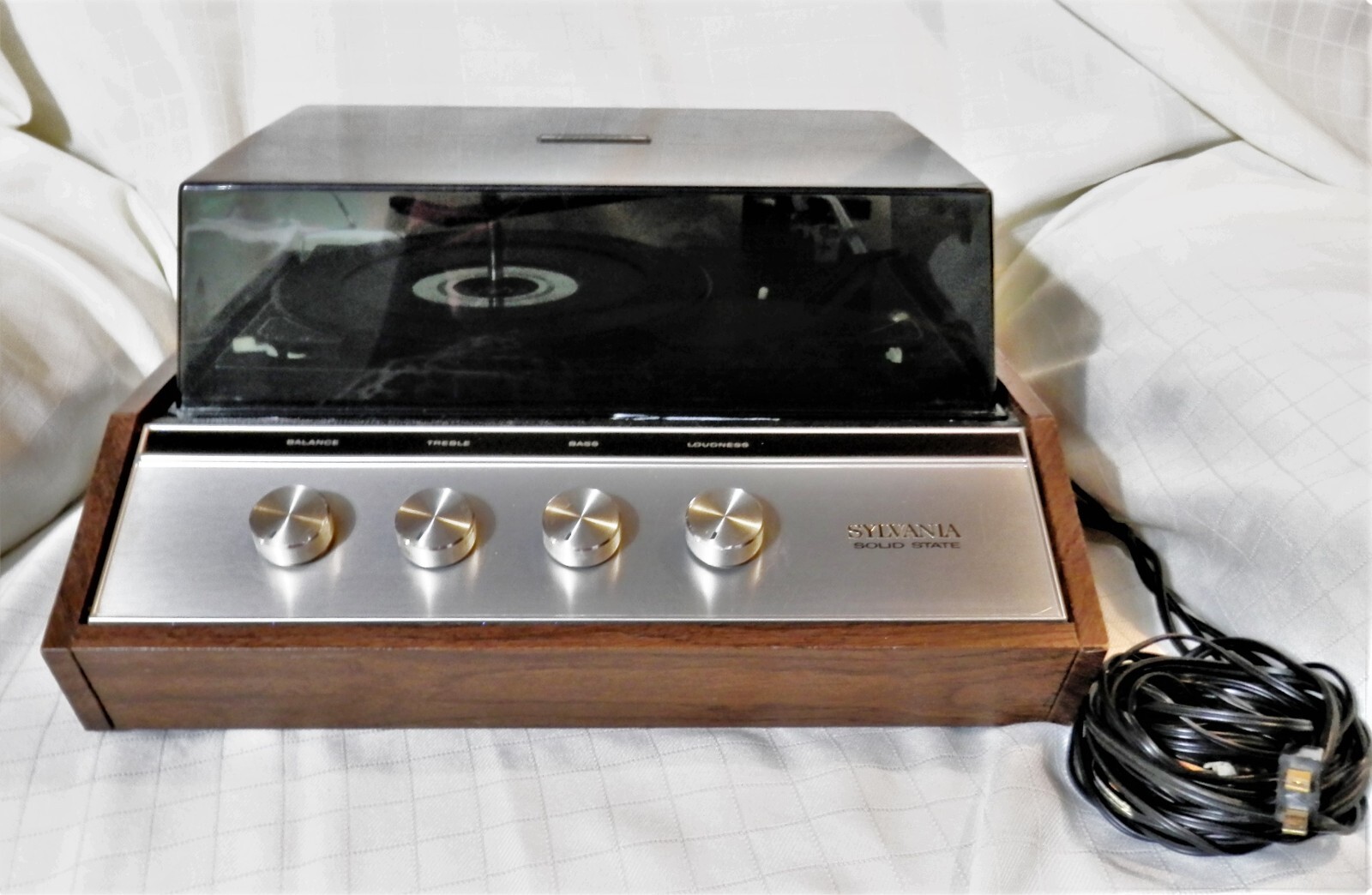 Vintage Sylvania MM12W Air Suspension High Fidelity Turntabl