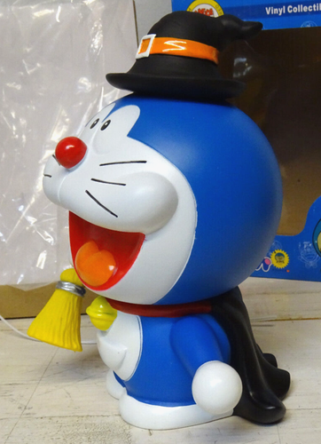 Doraemon Versione Strega Salvadanaio Vinyl Collectible Dolls 18 cm. Medicom Toy - Foto 7 di 13