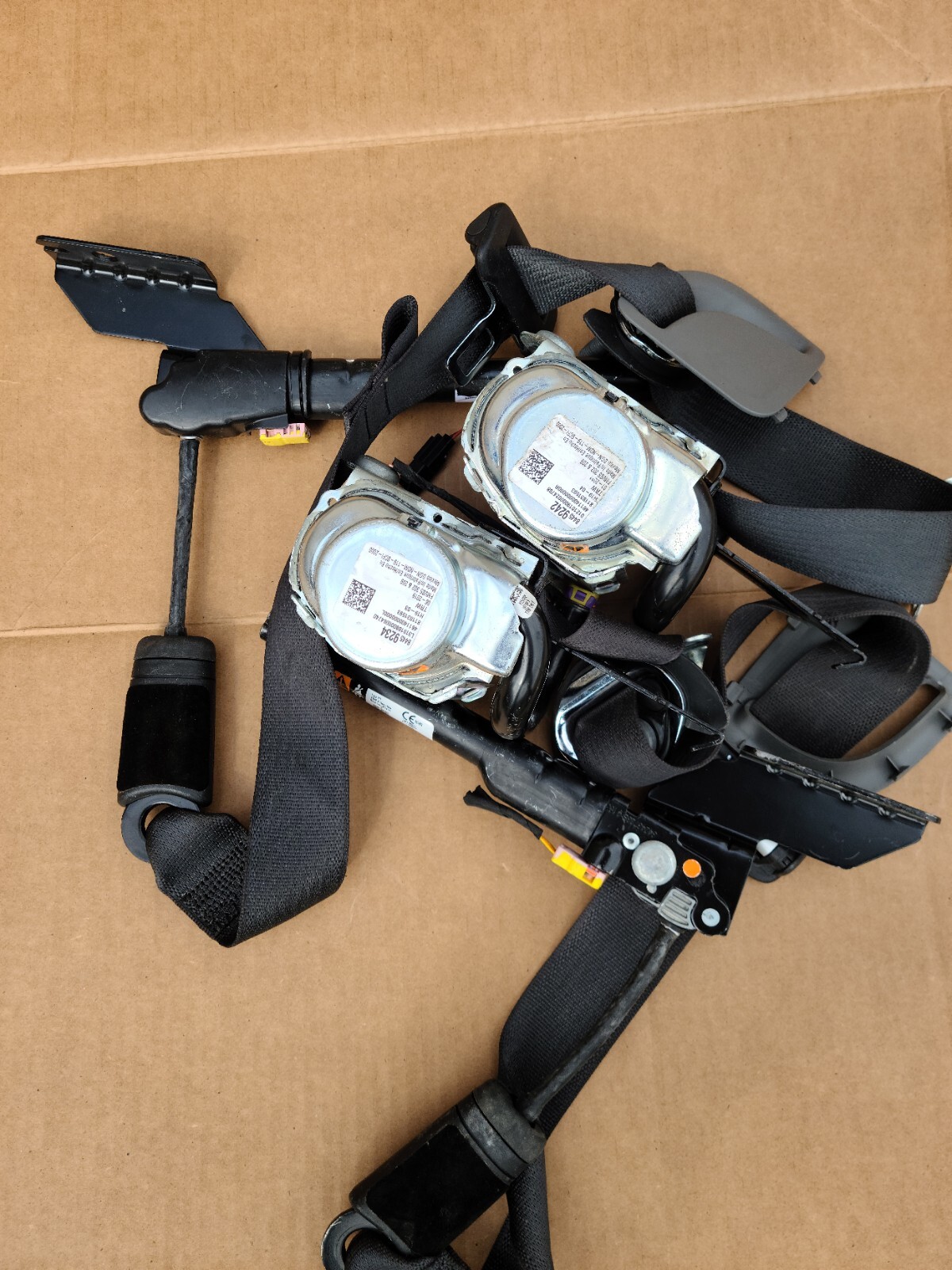 OEM SEAT BELT + PRETENSIONERS 20192023 SILVERADO GMC SIERRA LEFT LH