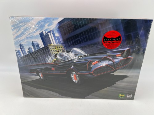 Polar Lights The Batmobile 1:25 Deluxe Edition Model Kit Sealed