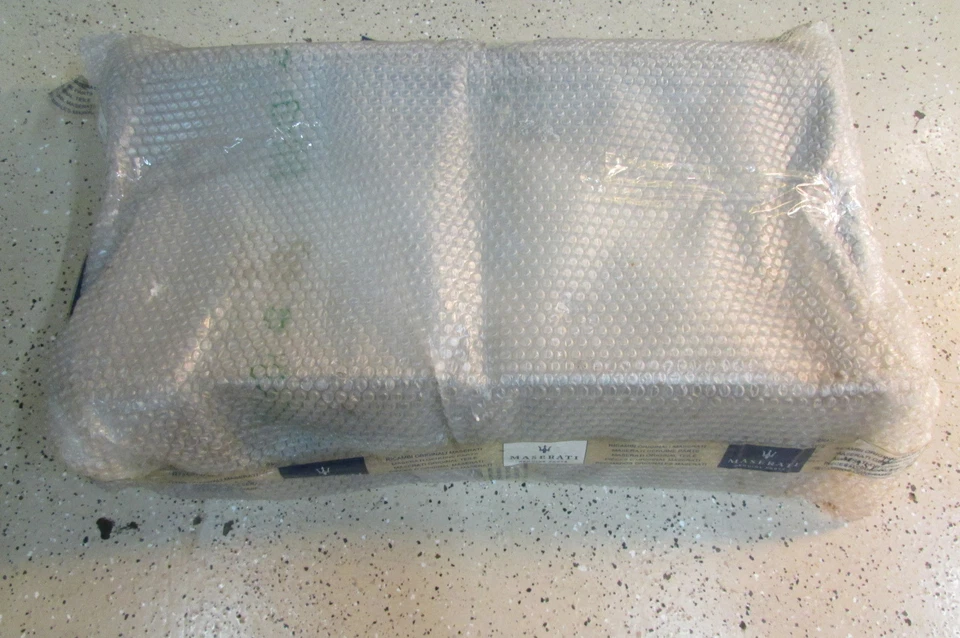 Maserati 3200 GT, Cubierta Radiador No EE. UU., Nuevo P/N 68880500 Foto 3 de 4