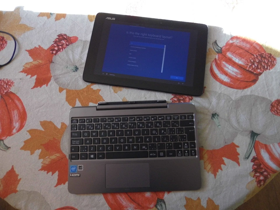 Asus Transformer  Book T100HA-SH11T-CB Windows Tablet and keyboard - Image 3 of 4