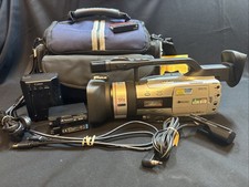 Canon GL2 Digital Camcorder DM-GL2A Charger/Battery  Extr TESTED POWER ON ONLY