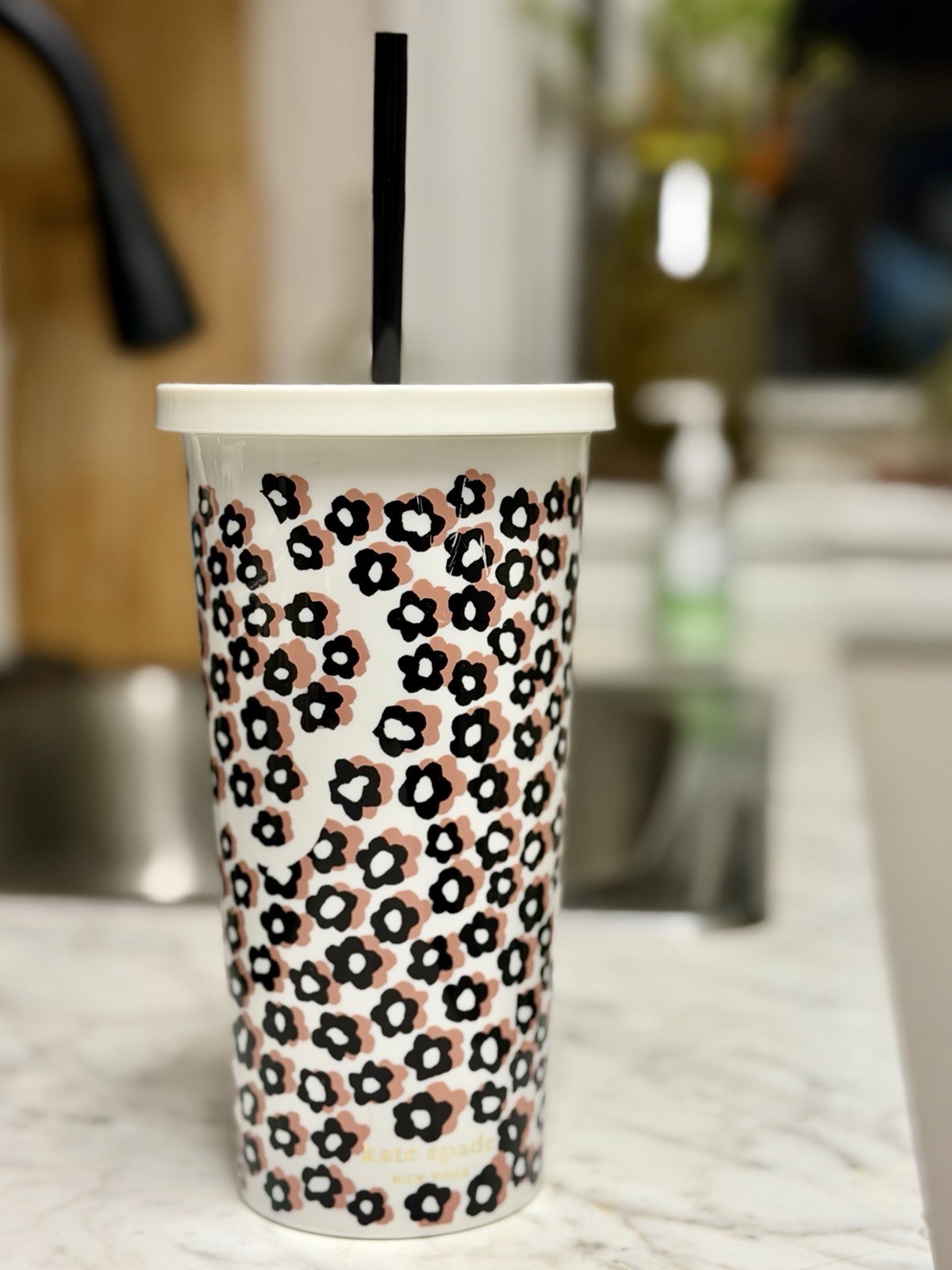 Kate Spade Reusable Travel Cup W/Lid Straw Flower Print Beige Black
