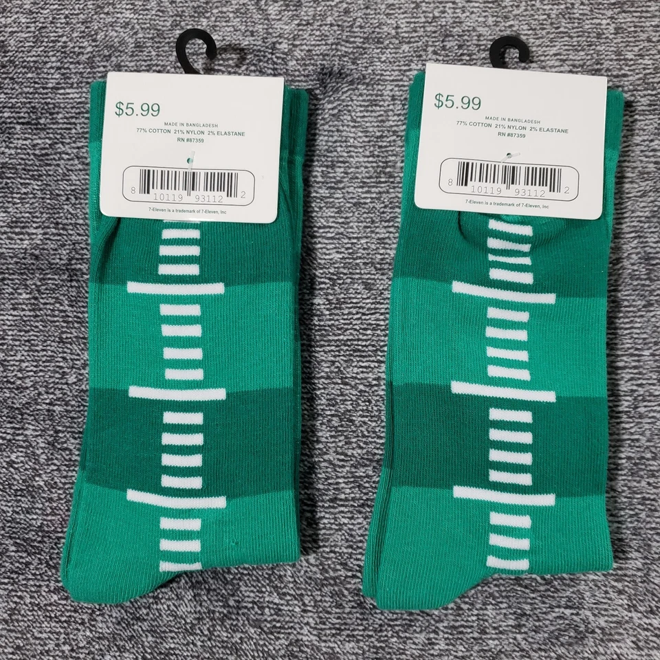 Nuevo Juego de 2 pares de calcetines blancos verdes novedosos para campo de fútbol 7-Eleven Foto 2 de 4