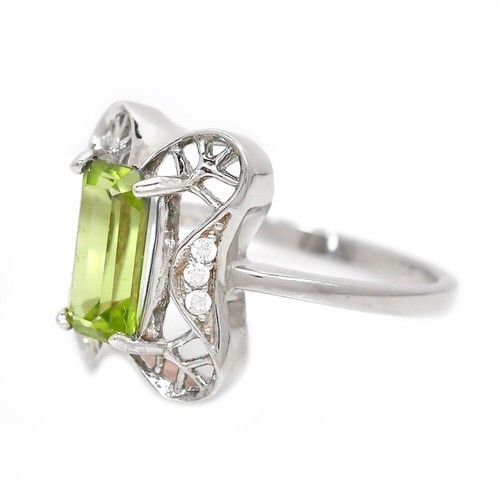 925 STERLING SILVER RING NATURAL GREEN PERIDOT & WHTIE CZ GEMSTONE SIZE 7.75 - Picture 6 of 8