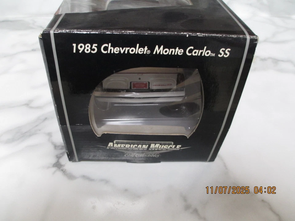 Chevy Monte Carlo SS American Muscle Authentics 1985 con T-tops blanco 1:18 ertl Foto 4 de 4