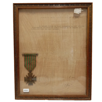 09/25 (CRB354) Rahmen mit Diplom und Medaille Kriegskreuz 14/18 französische MEDAL