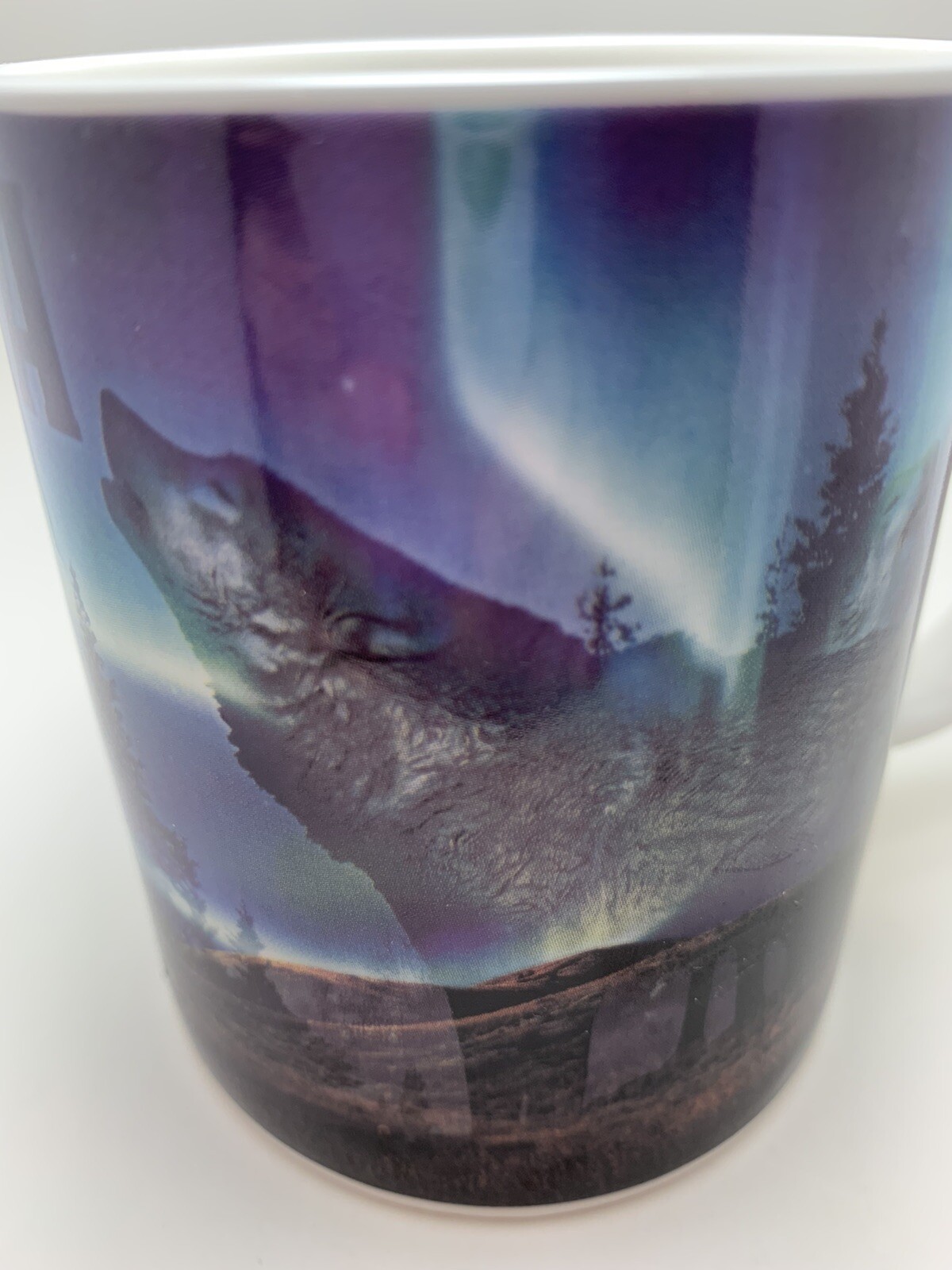 Artic Circle Enterprises Alaska Coffee Mug Wolf Wolves Northern Lights Pre-Owned