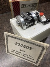 Pflueger 2800 free spool Bait Casting  Fishing Reel