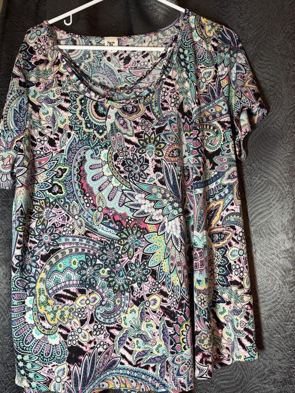 No Iron Light Weight Top By Sew In love Size XL
