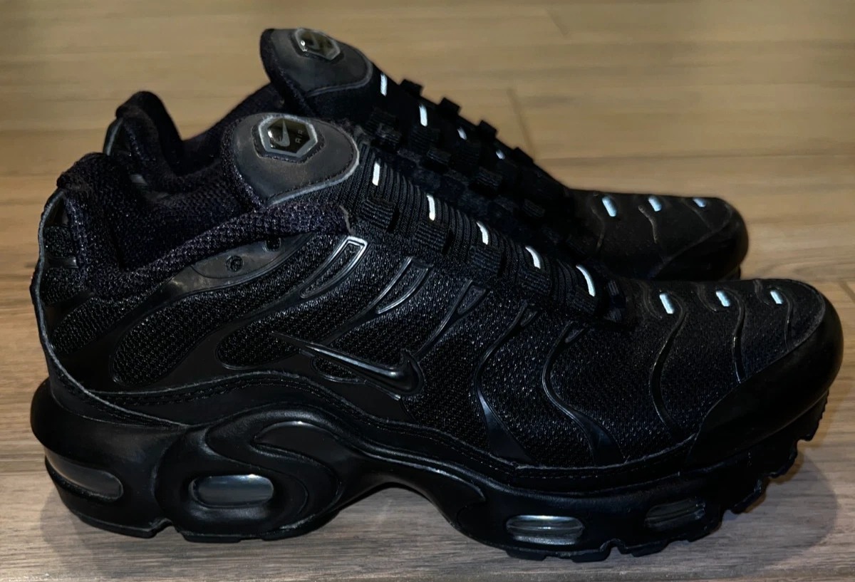 Nike Air Max Plus Low Triple Black for Sale | Authenticity