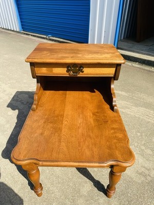 Beautiful Vintage Ethan Allen Solid Maple Step 2-Tier End Table L